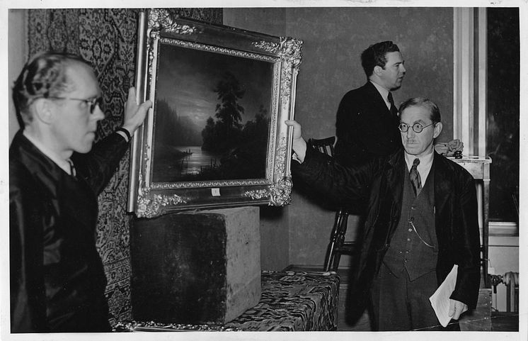 Stockholms Auktionsverks personal förrättar konstauktion på Bukowskis, 1943