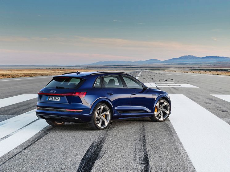 Eldrivna Audi e-tron bidrog till ökade marknadsandelar för märket under 2020..jpg