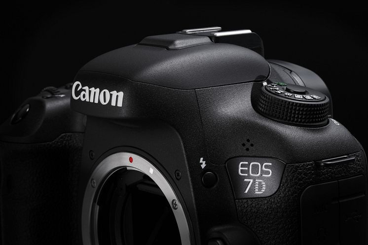Canon EOS 7D Mark II Beauty 2