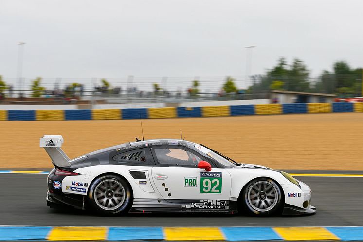 Porsche 911 RSR (92) Porsche Motorsport, Frederic Makowiecki, Earl Bamber, Joerg Bergmeister