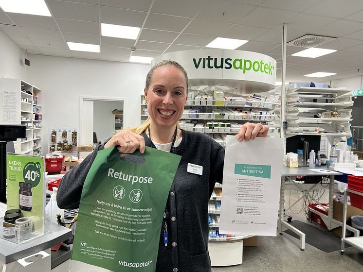 farmasøyt_Line_Vitusapotek_Fornebuporten_bredde.jpeg