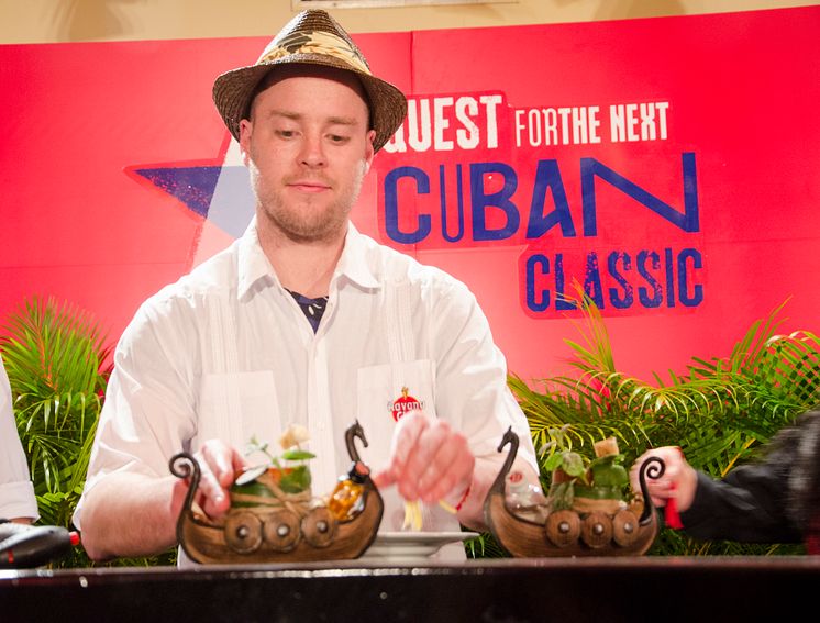 Chris Grøtvedt og hans drink i Havana Club Grand Prix