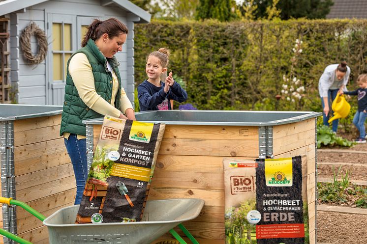 NeudoHum_Hochbeet-und_Garten Erde & Kompost.jpg