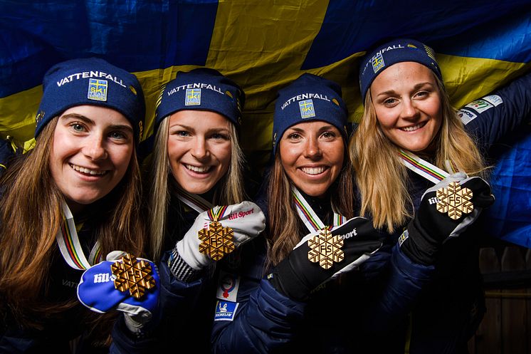 Damstafettlaget längdskidor  Foto: Bildbyrån