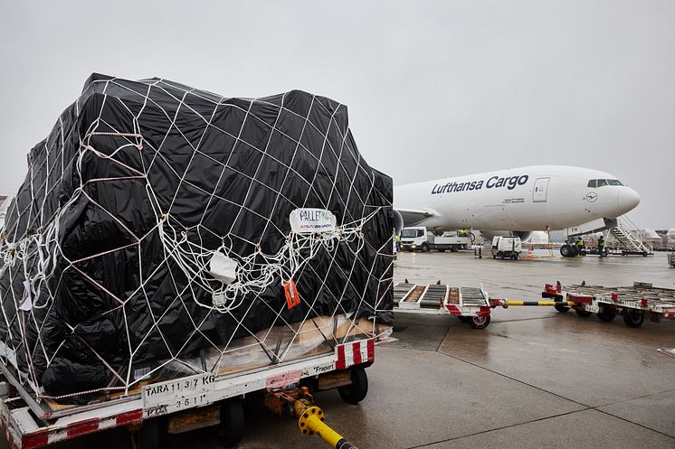 Lightweight Nets Lufthansa Cargo