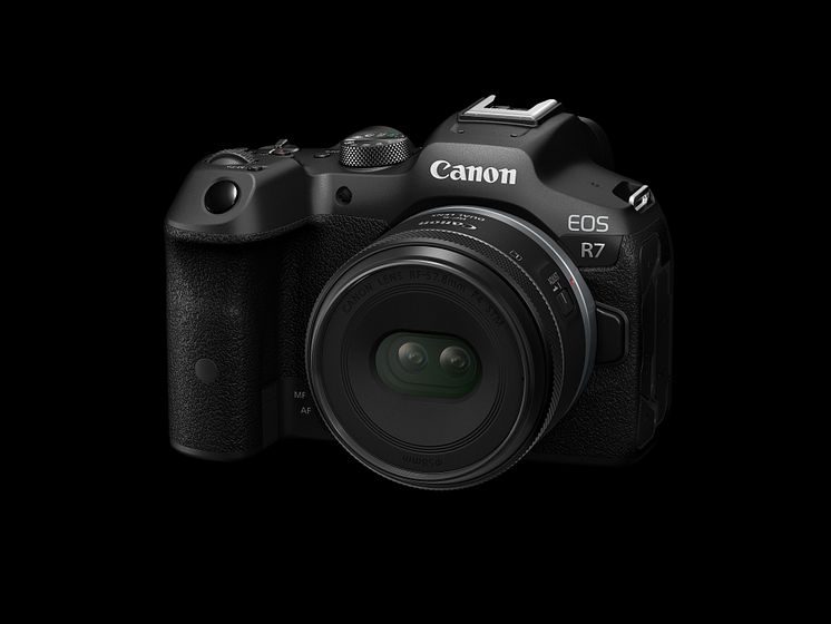 RF-S 7.8mm F4 STM EOS R7 FSL Ambient.jpg