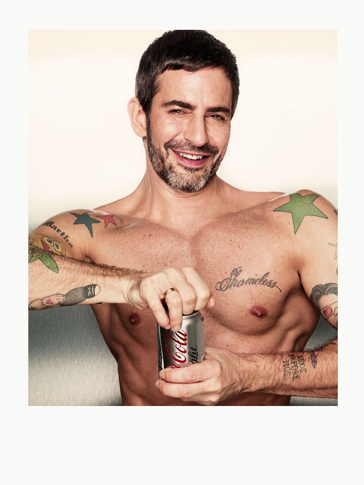 Marc Jacobs suunnitteli kolme muodikasta Coca-Cola light -pulloa 