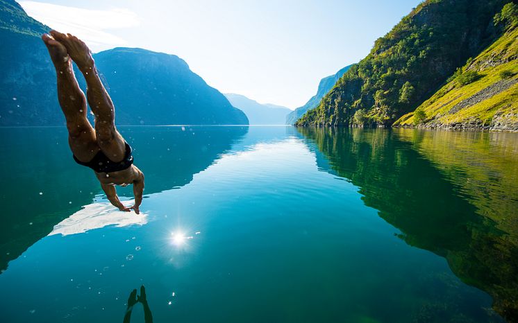 Swimmin in Nærøyfjord - Photo - Sverre Hjørnevik - Fjordnorway.com.JPG