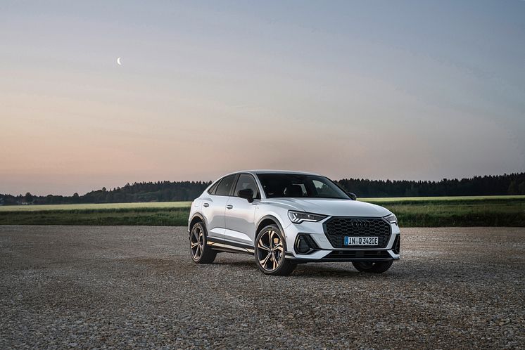 Audi Q3 Sportback 45 TFSI e (Gletsjerhvid)