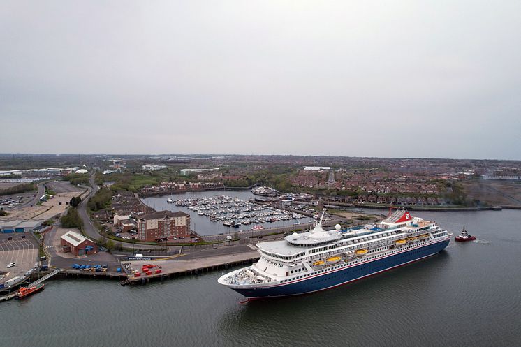 Balmoral cruising out of Newcastle 2022_ShakeDownSailing (2)