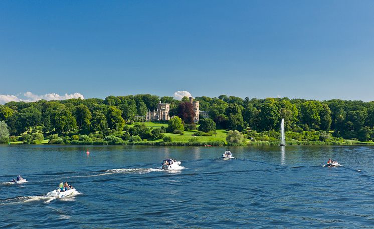 Tiefer See in Potsdam mit Schloss Babelsberg