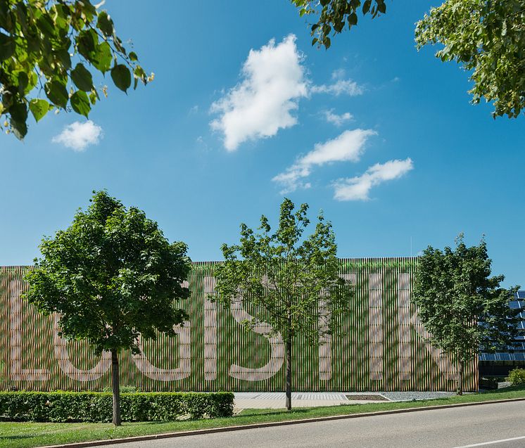 Elobau_Leutkirch_Fassade_Südseite_Logistik.jpg