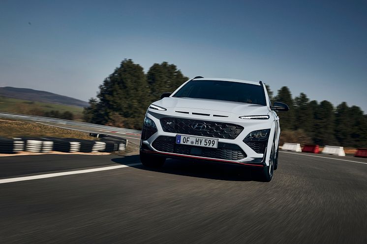 hyundai-kona-n-test-drive-sonic-blue-driving-23