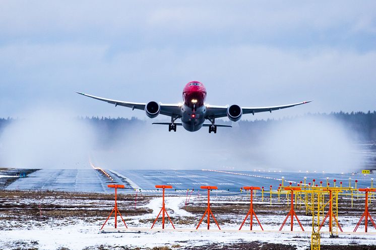 Boeing 787 despegando en nieve