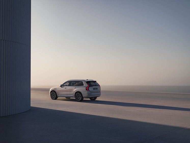 New_Volvo_XC90_Exteriors.jpg