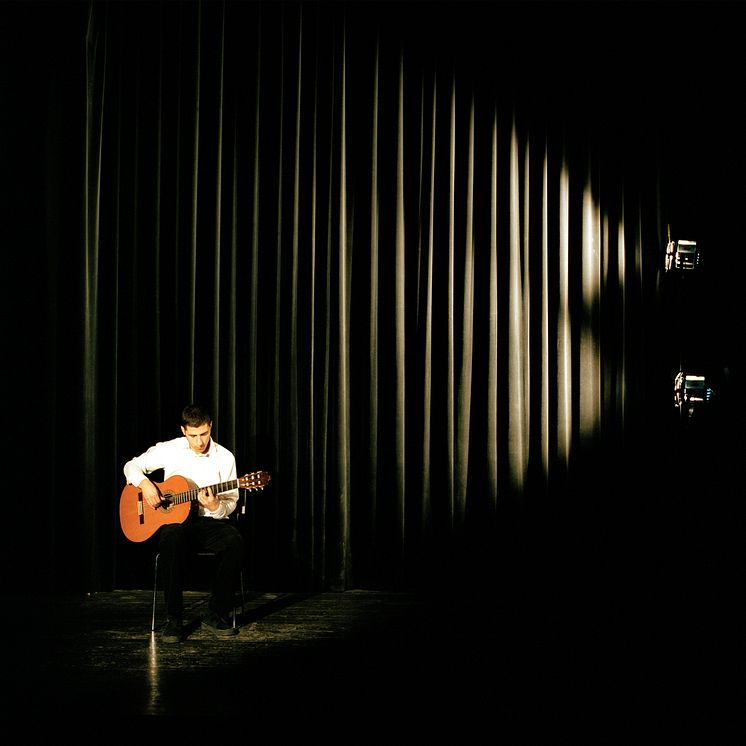 Stage guitar by Jonas Jörneberg
