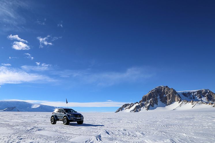 Shackleton's Return - Hyundai Santa Fe blir första personbil att korsa Antarktis.