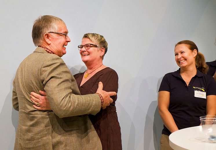 Karin och Johnny Nilsson, två jublande glada Hållbarhetsstipendiater.