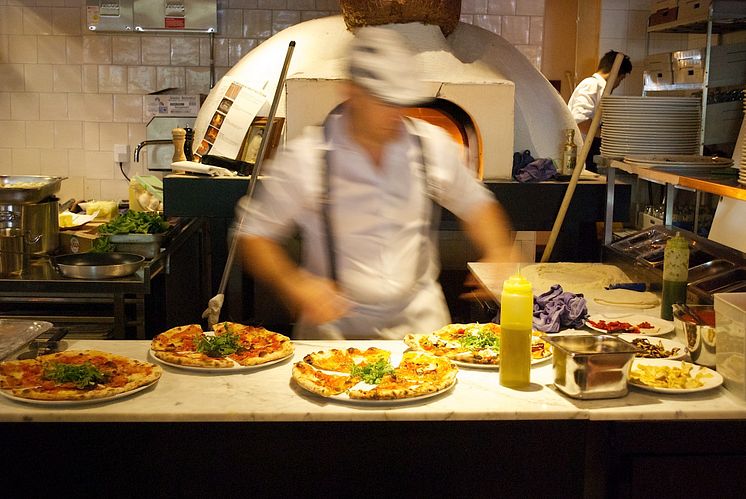 Turin från Sicilien bakar pizza på surdeg som funnits 20 år i familjen