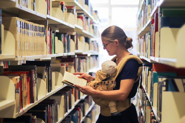 Vereinbarkeit von Beruf und Familie vorleben | Arbeiten mit Kleinkind an der Universität Vechta 