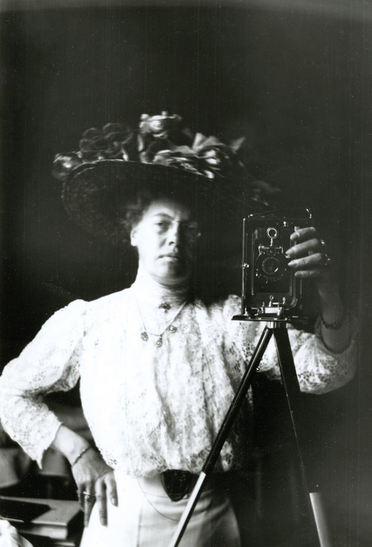 Självporträtt av okänd fotograf, ca: 1910. 