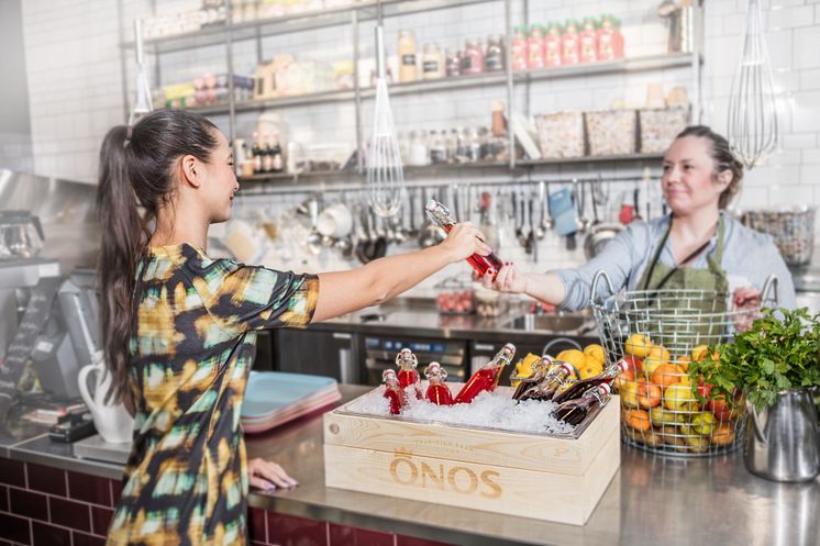 Nytt dryckeskoncept från Orkla inkluderar flaskor och trälåda