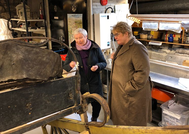Kulturminister Trine Skei Grande på museumsbesøk i Hedmark