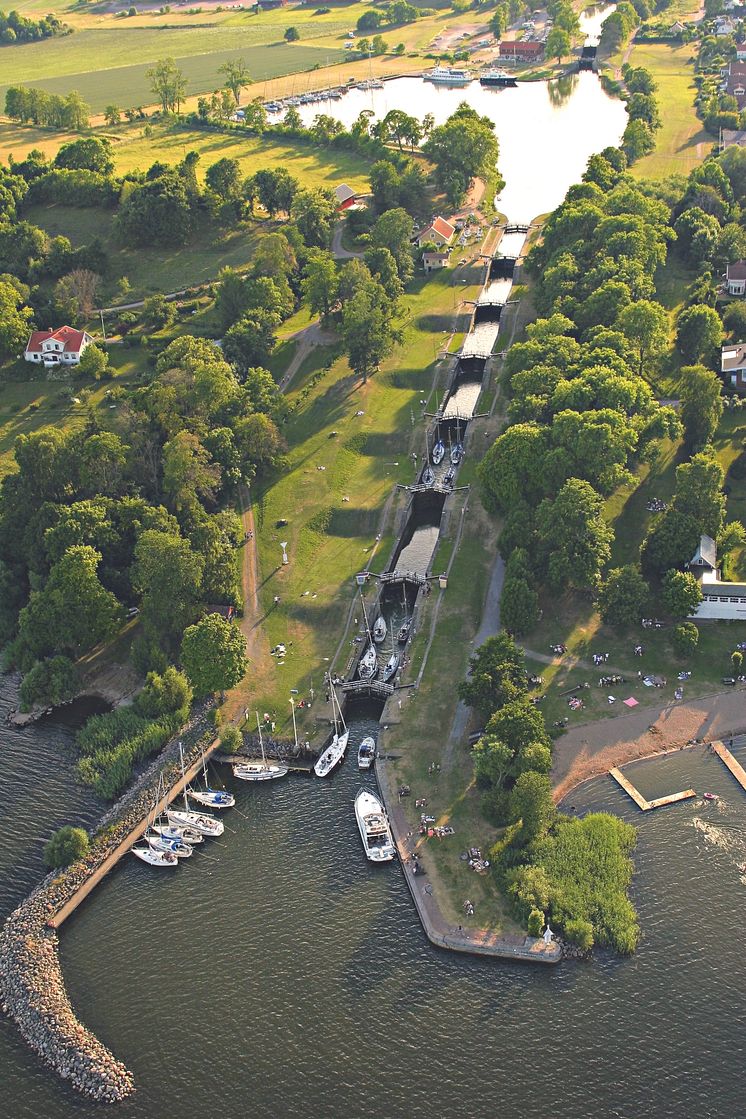 Flygfoto över slusstrappan i Berg 