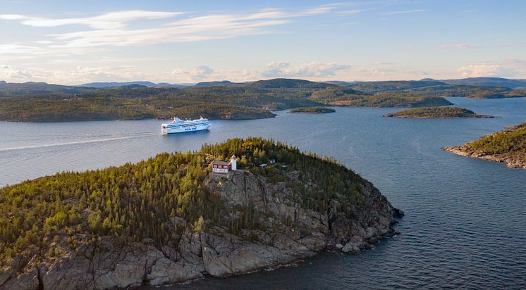 Silja Symphony passerar Högbondens fyr