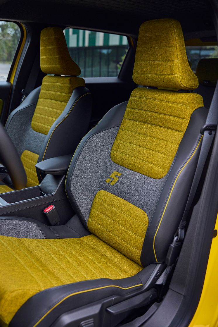 Renault 5 E-Tech electric - iconic cinq version - Pop Yellow!sæder.jpg