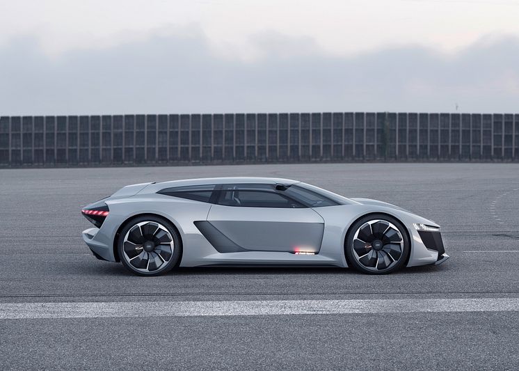 Audi PB18 e-tron (Circuit grey) side