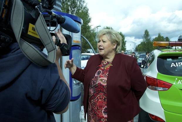 Erna åpner hydrogenstasjon på Gardermoen.