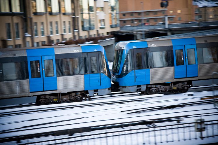 Tunnelbanetåg i rörelse