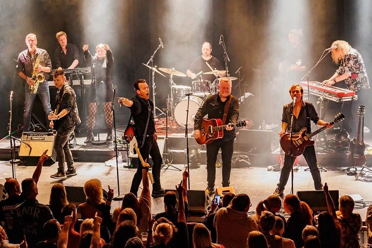 Cover me - a tribute to Bruce Springsteen.jpg