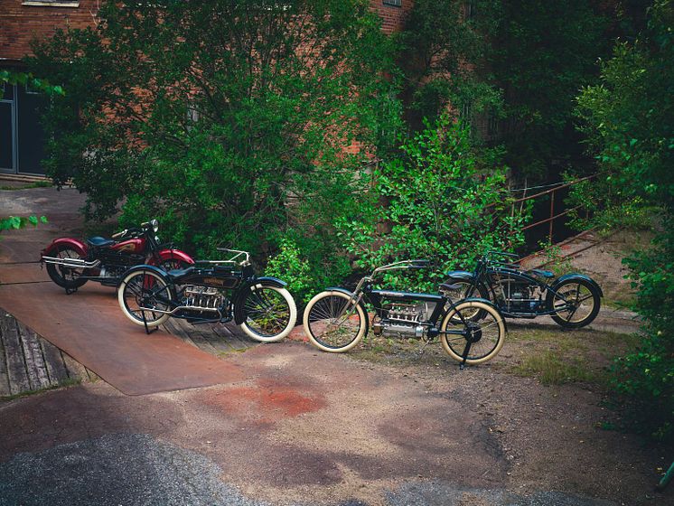 Motorcyklar i det gröna