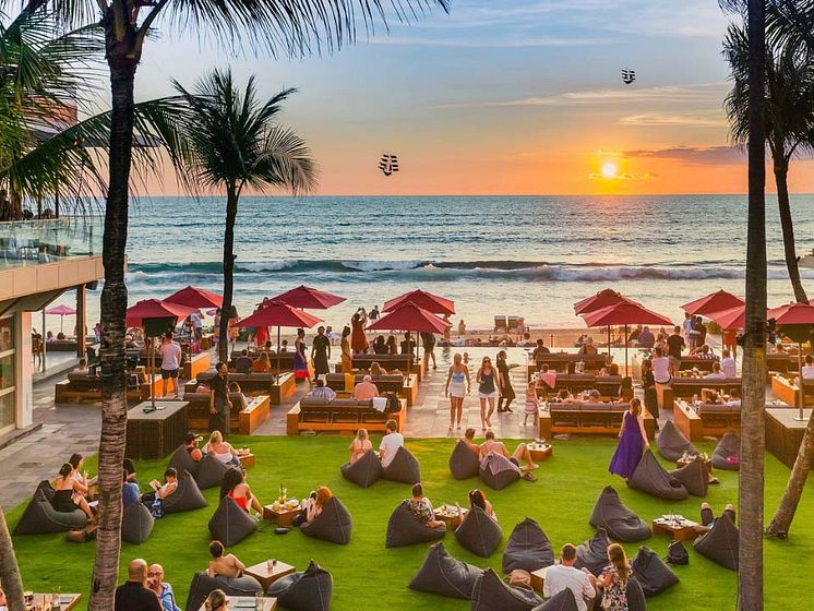 Beach-Clubs-in-Seminyak.jpg