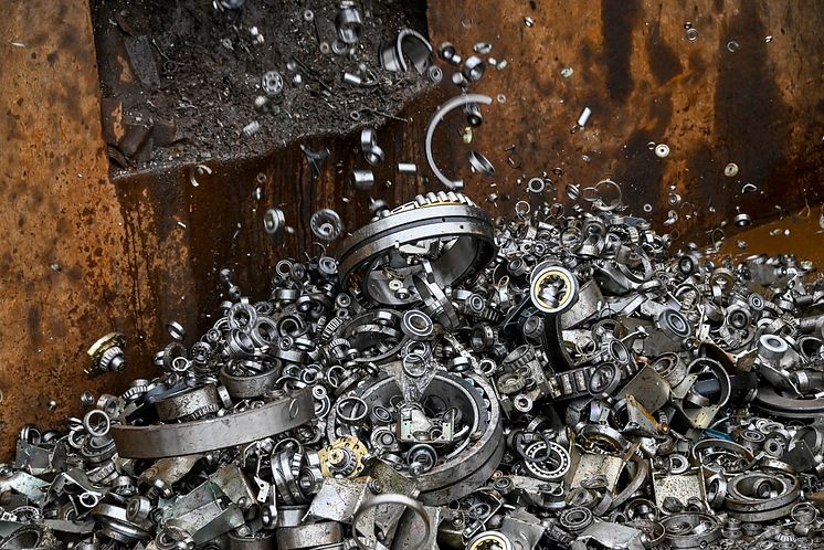 Schaeffler destroys counterfeit rolling bearings 3