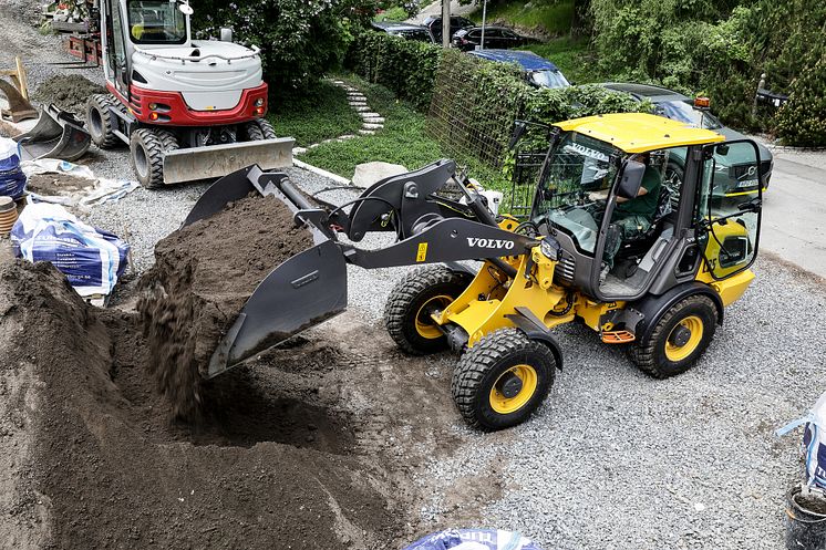 Volvo L25 Electric - i arbete hos Solna Trädgårdsanläggning AB