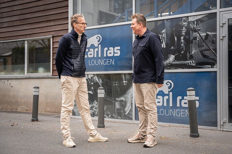 Stærke bånd skabes i dialog – Gorm Rasmussen (tv.) og Andreas Byder (th.) i samtale om fremtidens fællesskab. Fotokreditering: Rasmus Falck.
