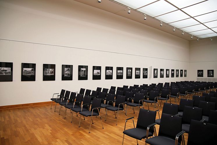 Leipziger Stadtbibliothek: Blick in die Ausstellung "Reporter auf drei Rädern" 