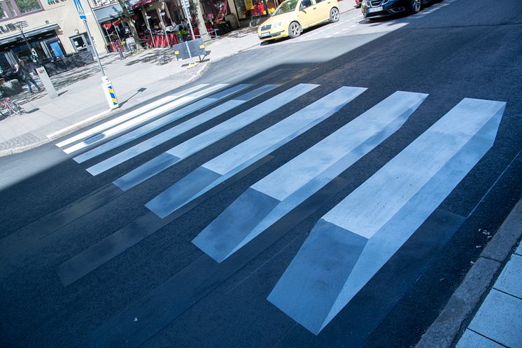 3D-övergånggställe på Drottninggatan vid Näbbtorget.