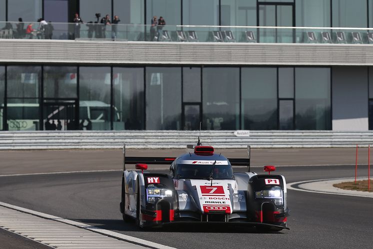 Audi R18 e-tron quattro (2015)