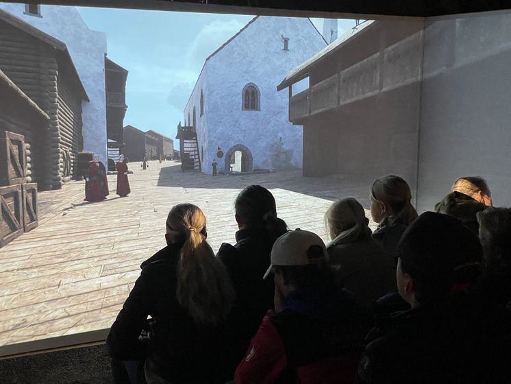 Elever i Tidsmaskinen Oslo 1324.