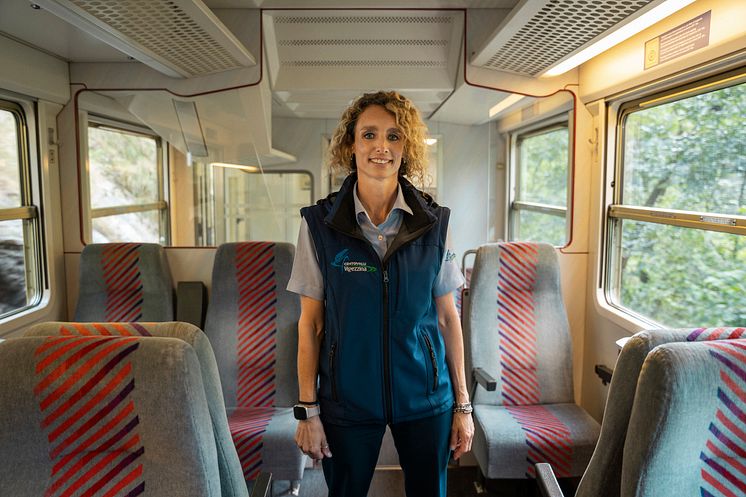 Tanya in der Centovalli-Bahn, Tessin