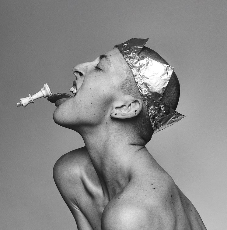 HALVSIDE_SHAMAT_Foto Emil Monty Freddie.jpg