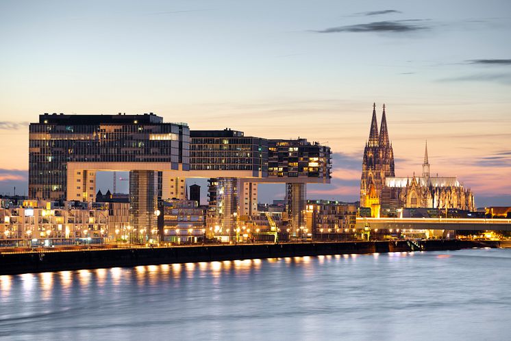 Köln_Kranhäuser_am_Rhein.jpg