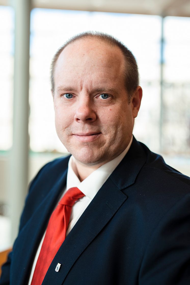 Andreas Sjölander KSO porträtt stående2