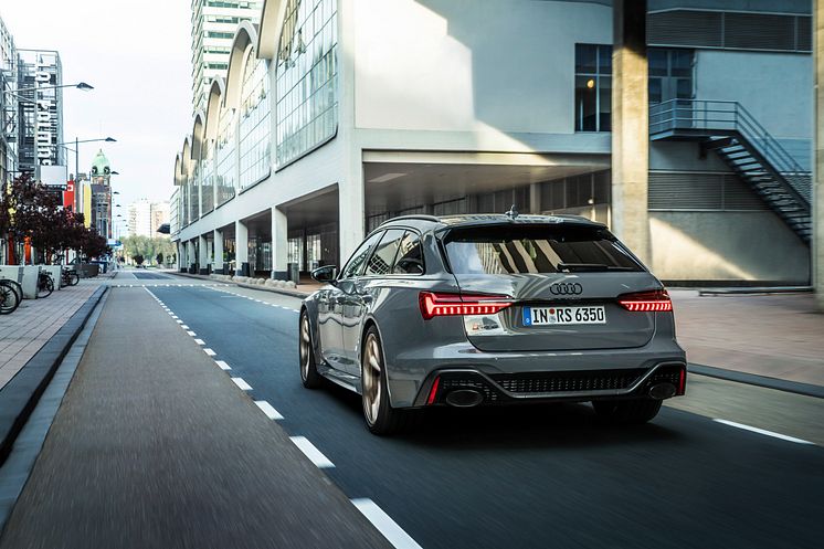 Audi RS 6 Avant performance (Nimbusgrå perleeffekt)