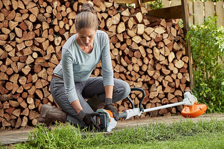 FSA 57 akkutrimmeri on osa STIHL AK -tuoteperhettä.
