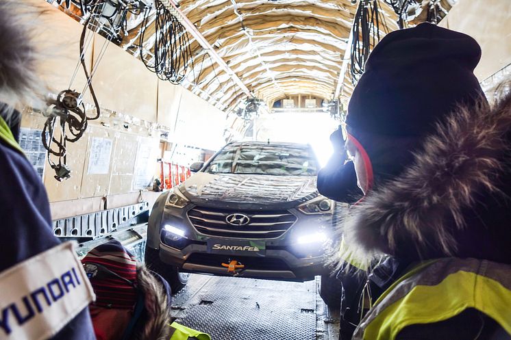 Shackleton's Return - Hyundai Santa Fe blir första personbil att korsa Antarktis.